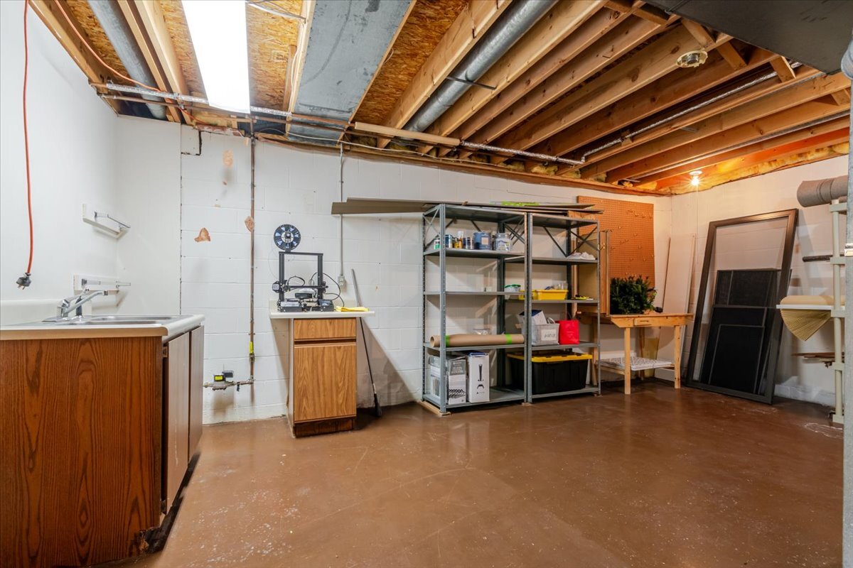 141 Manor Circle Bloomington, IL 61704 - Photo 25 of 38