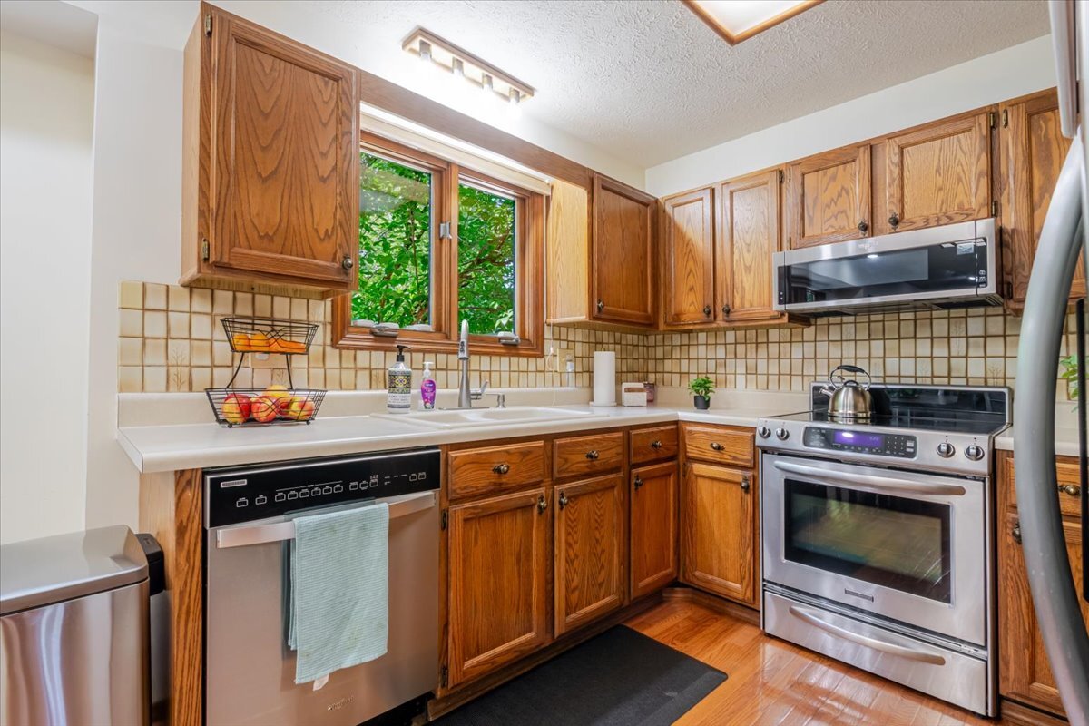 141 Manor Circle Bloomington, IL 61704 - Photo 6 of 38