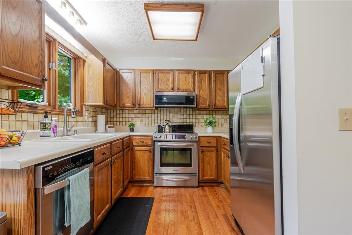 141 Manor Circle Bloomington, IL 61704 - Photo 7 of 38