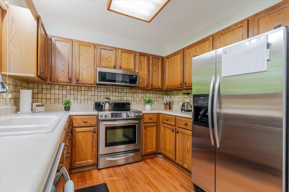 141 Manor Circle Bloomington, IL 61704 - Photo 8 of 38