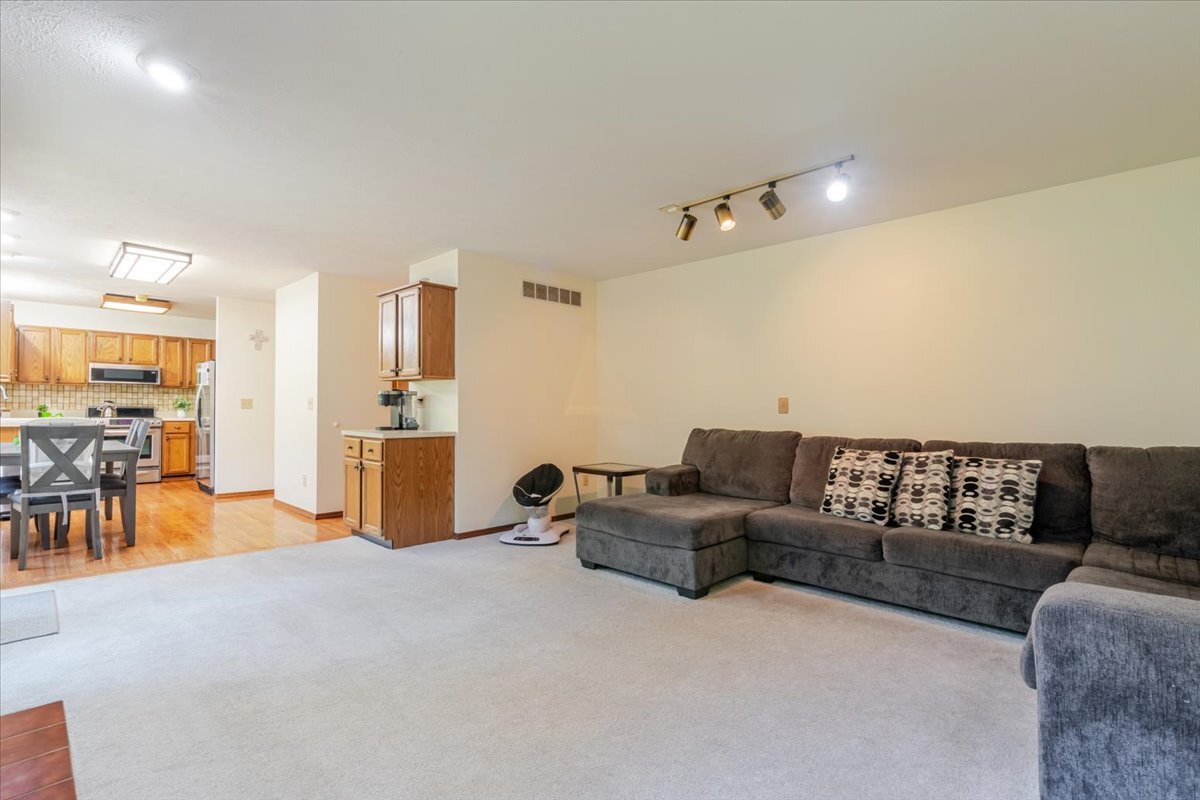 141 Manor Circle Bloomington, IL 61704 - Photo 10 of 38