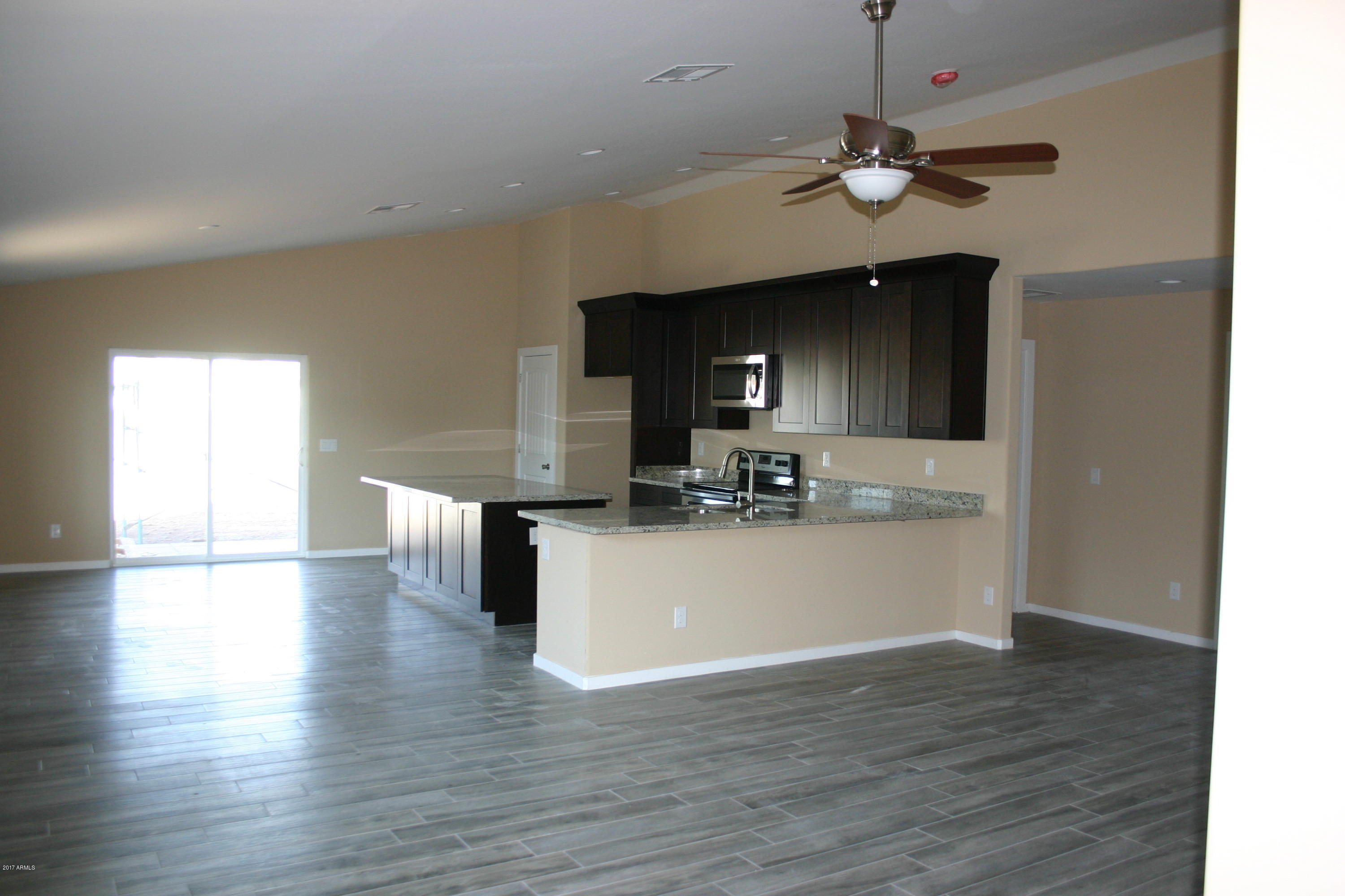 2734 East Roeser Road Phoenix, AZ 85040 - Photo 6 of 16 2017-12-19 13.15.50