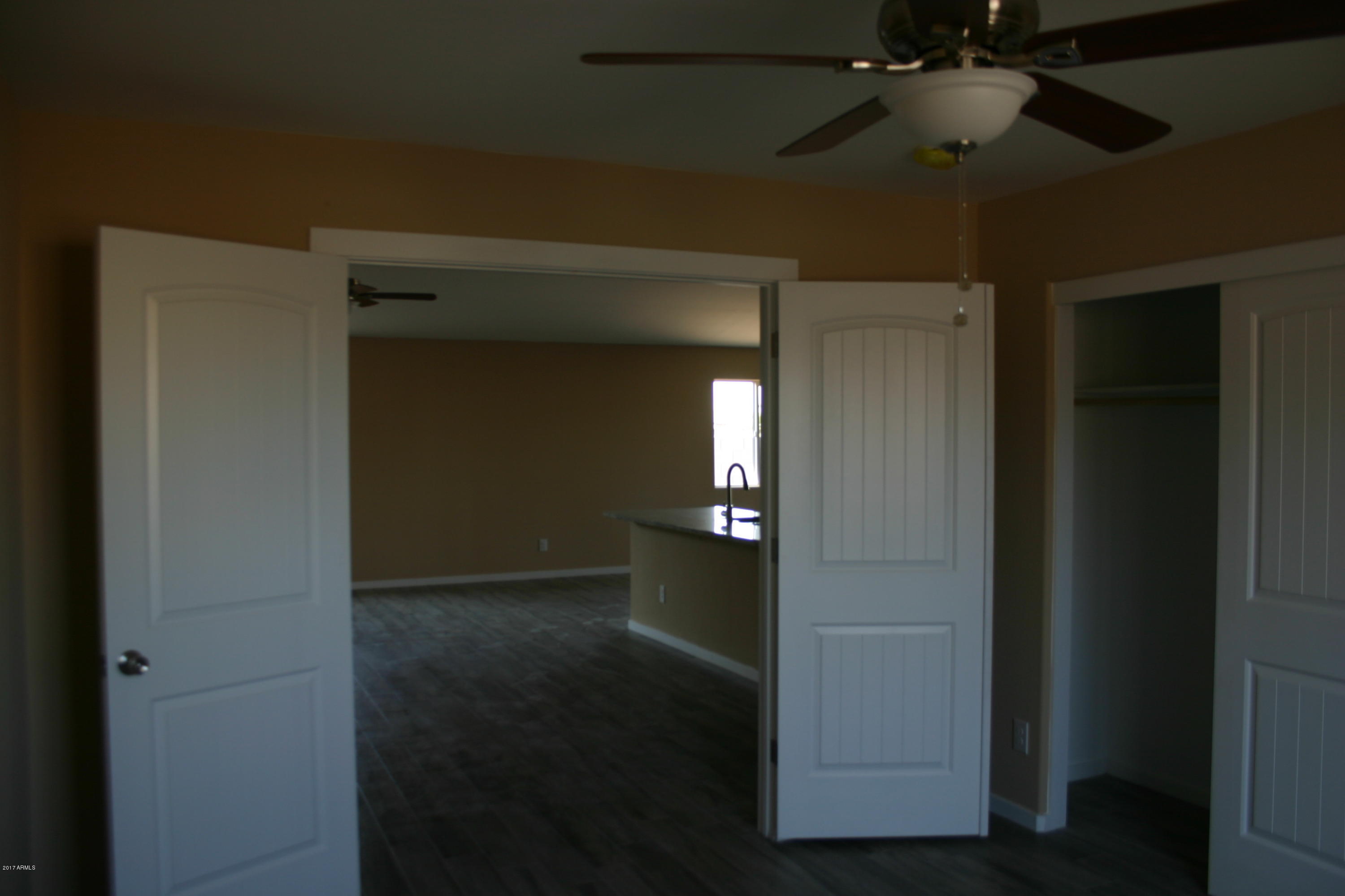 2734 East Roeser Road Phoenix, AZ 85040 - Photo 7 of 16 2017-12-19 13.17.31