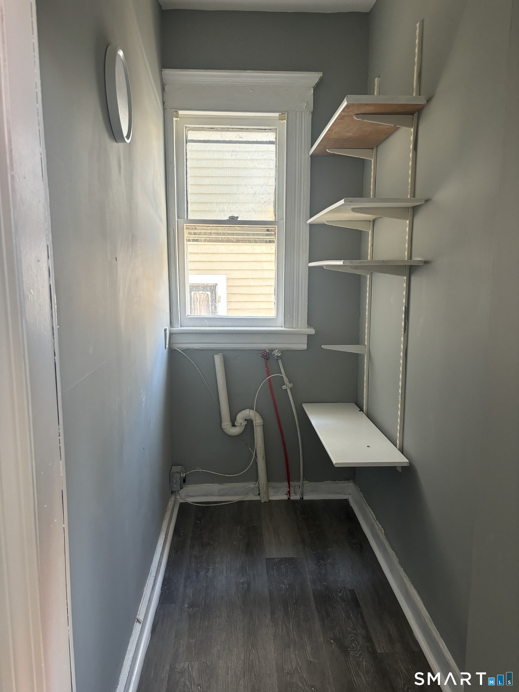 473 Putnam Street Bridgeport, CT 06608 - Photo 7 of 7 a room with table and chair