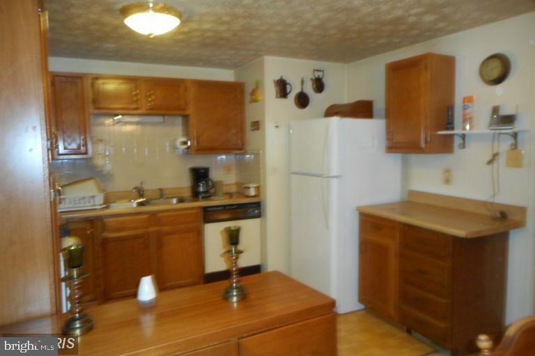 23 Allen Drive Hanover, PA 17331 - Photo 5 of 15 Gallery Image 5