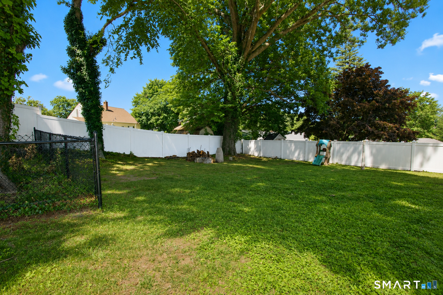 11 Forest Road Wallingford, CT 06492 - Photo 3 of 27 Fully fenced in level yard.