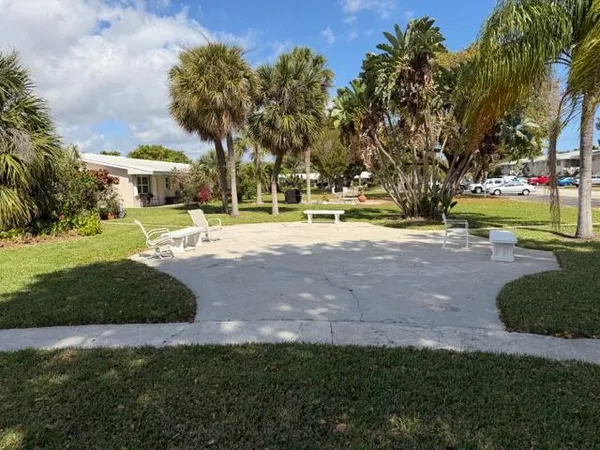 a view of a fountain in front of a house