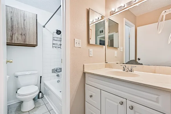 $129,000 | 260 El Dorado Boulevard, Unit 2008, Houston, TX 77598
