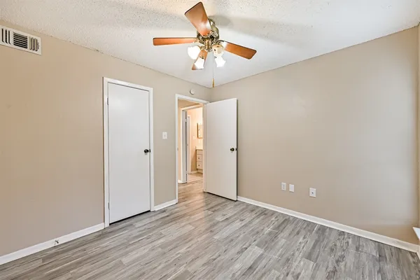 $129,000 | 260 El Dorado Boulevard, Unit 2008, Houston, TX 77598