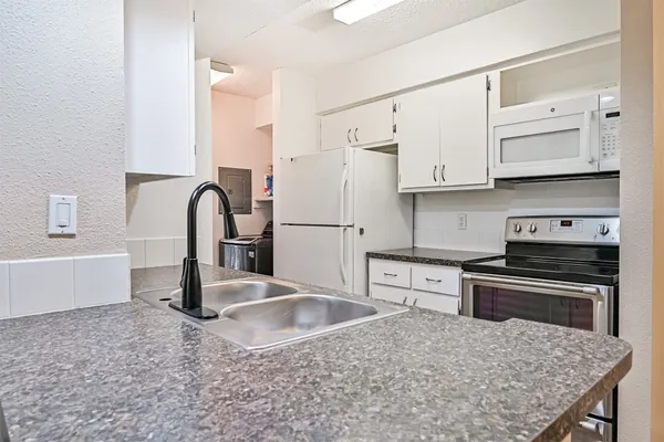 $129,000 | 260 El Dorado Boulevard, Unit 2008, Houston, TX 77598