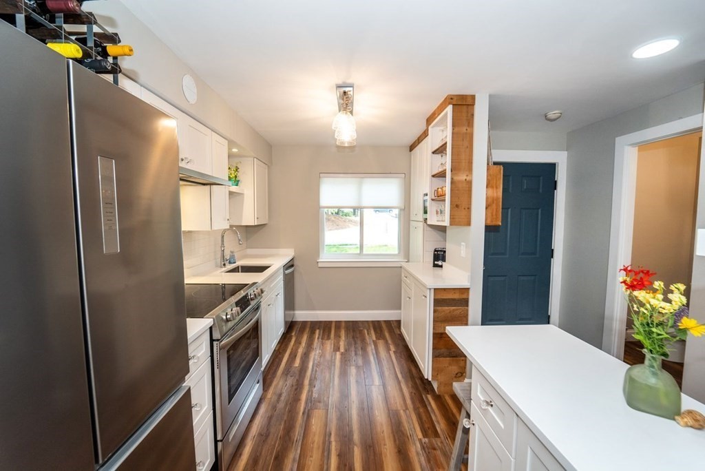 10 Beal's Cove Road, Unit E Hingham, MA 02043 - Photo 4 of 31