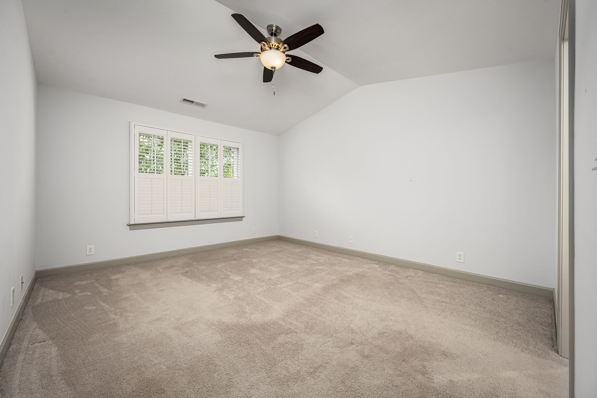 2342 North Tennessee Boulevard, Unit 1503 Murfreesboro, TN 37130 - Photo 21 of 36 an empty room with windows and ceiling fan
