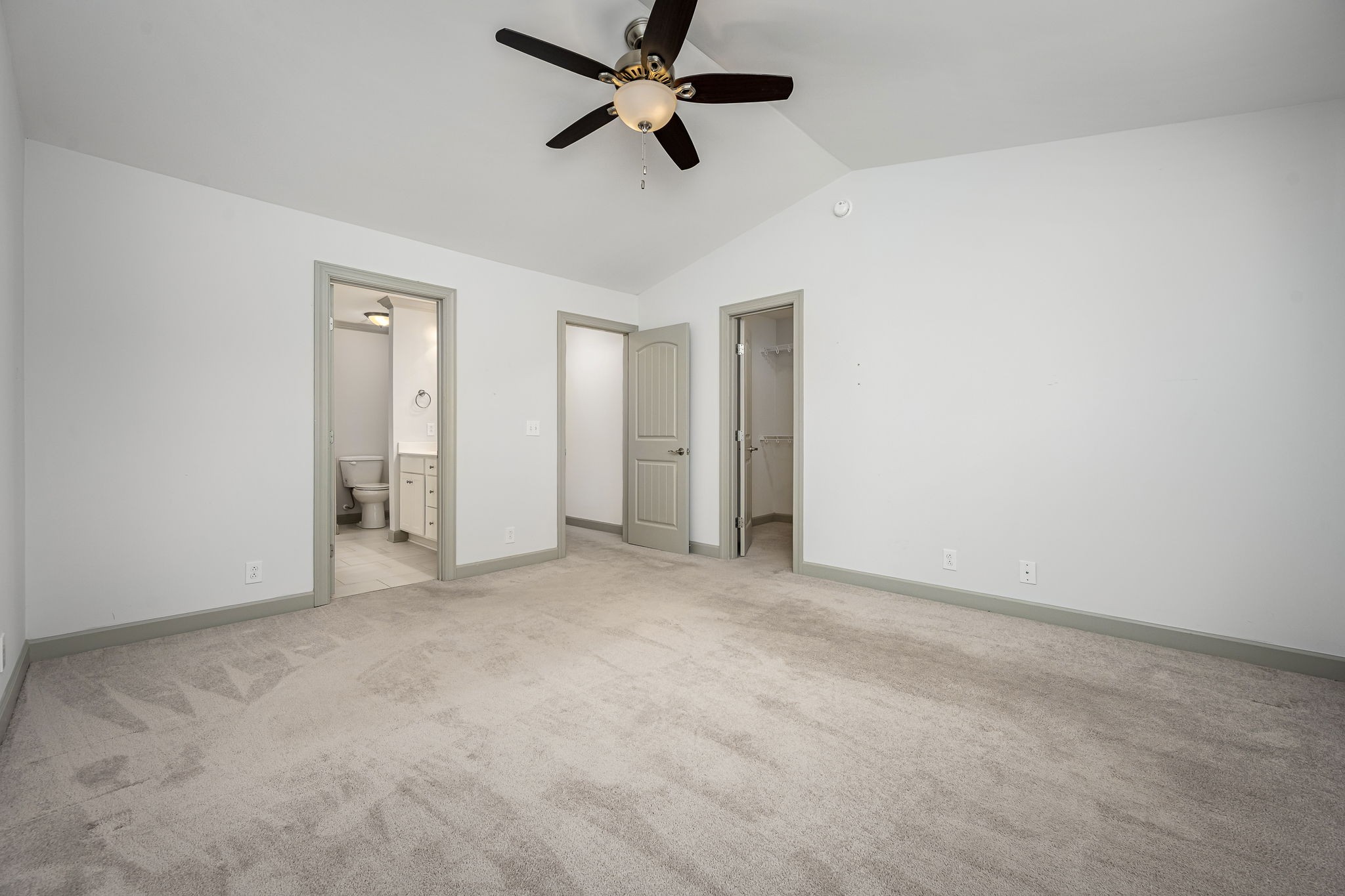 2342 North Tennessee Boulevard, Unit 1503 Murfreesboro, TN 37130 - Photo 23 of 36 an empty room with chandelier fan