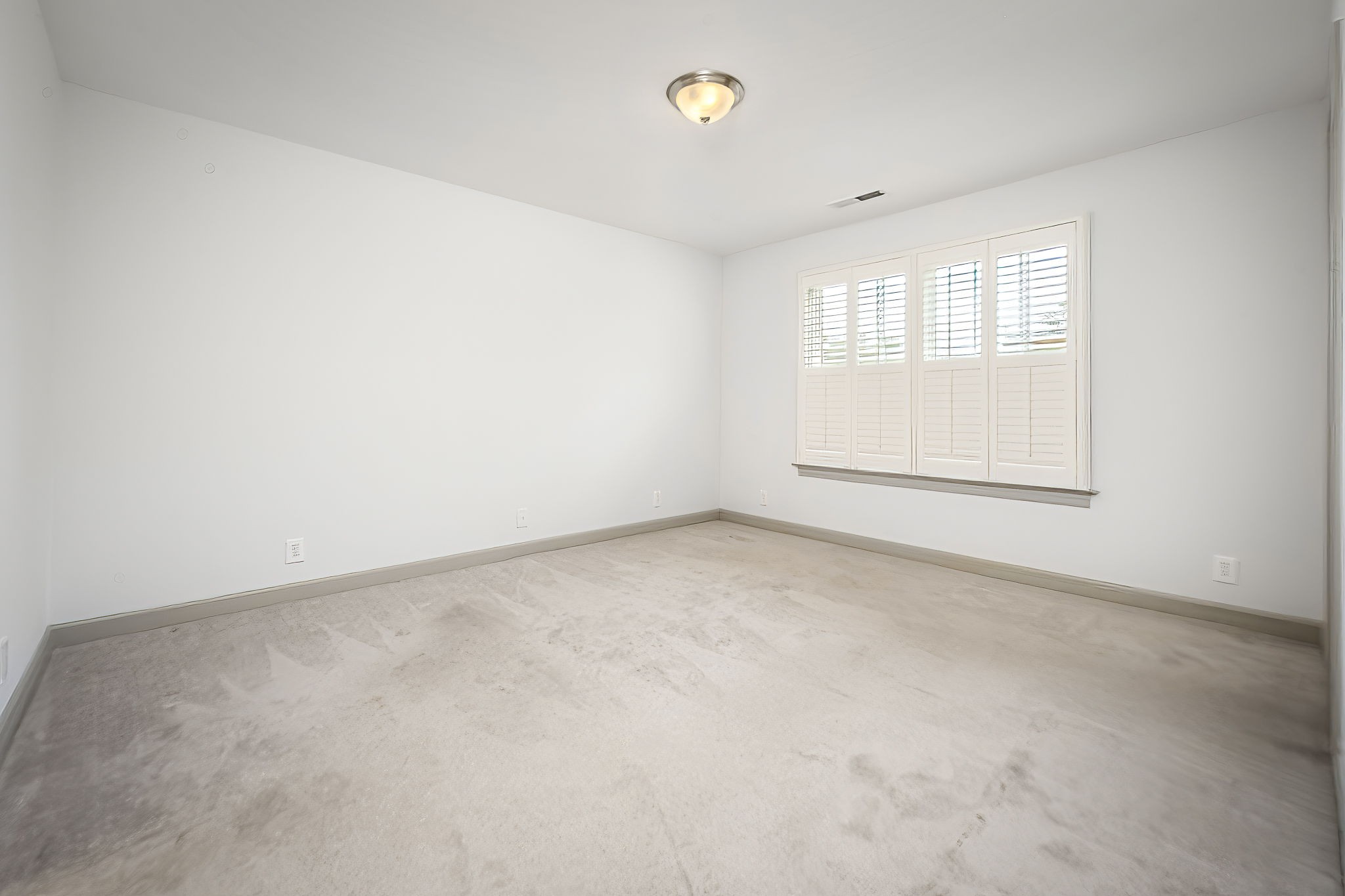 2342 North Tennessee Boulevard, Unit 1503 Murfreesboro, TN 37130 - Photo 28 of 36 an empty room with windows