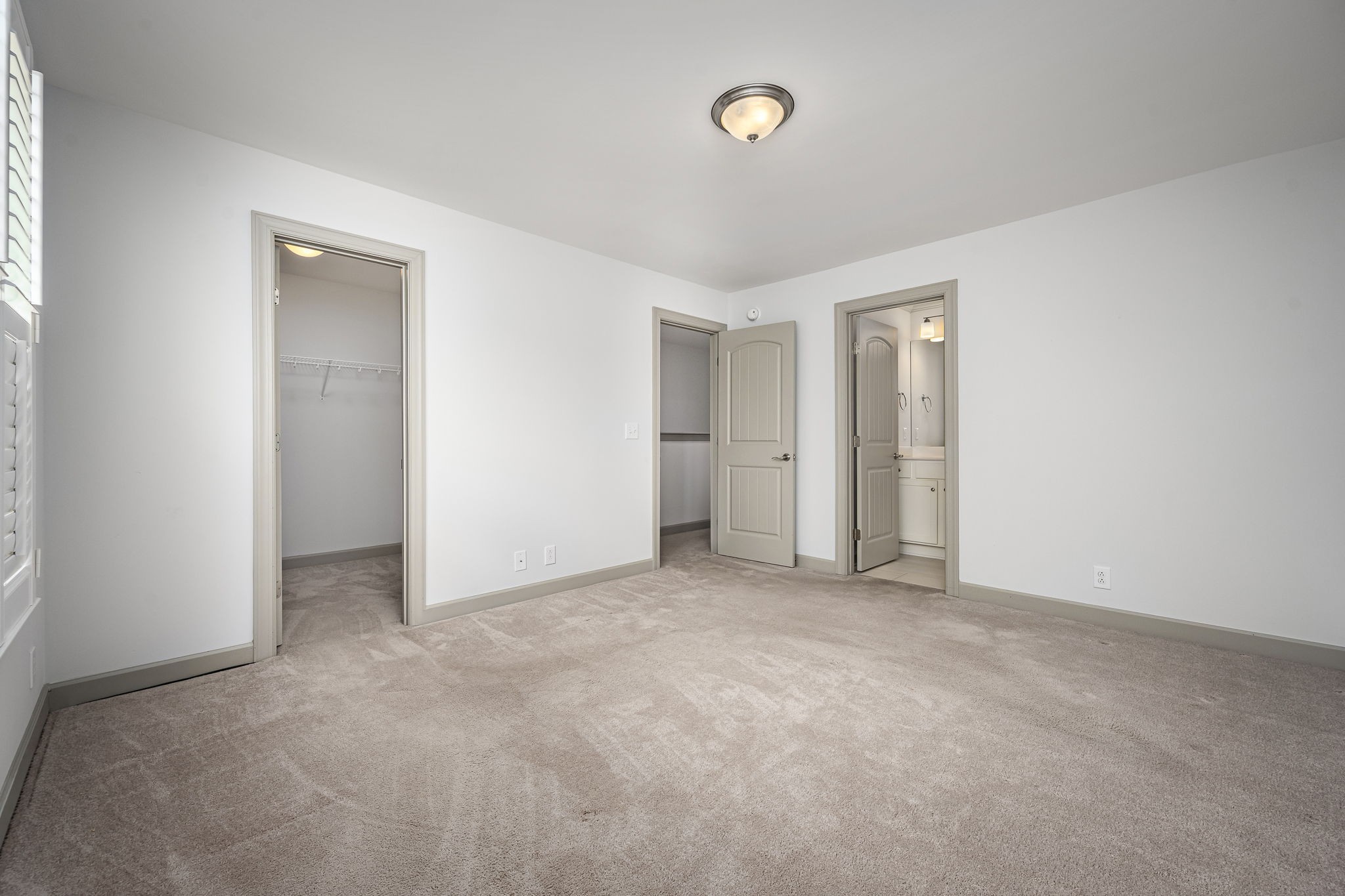 2342 North Tennessee Boulevard, Unit 1503 Murfreesboro, TN 37130 - Photo 29 of 36 an empty room with closet and a window