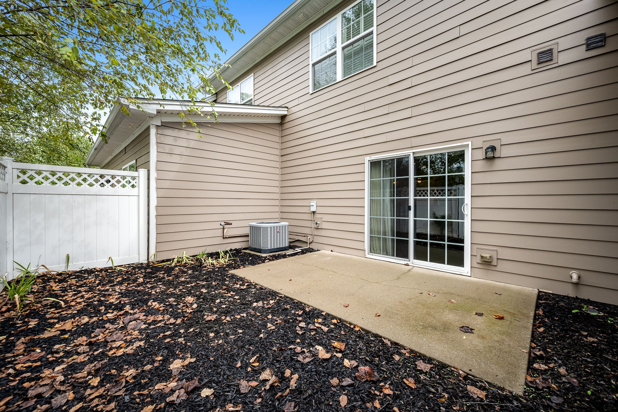 2342 North Tennessee Boulevard, Unit 1503 Murfreesboro, TN 37130 - Photo 34 of 36 a backyard of a house