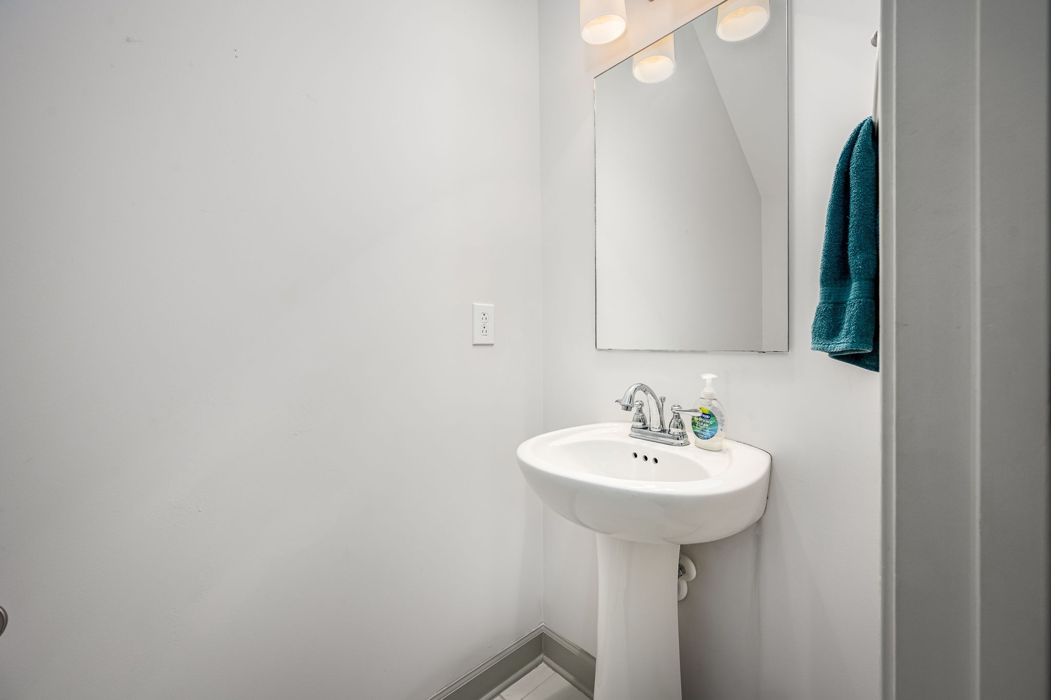 2342 North Tennessee Boulevard, Unit 1503 Murfreesboro, TN 37130 - Photo 9 of 36 a bathroom with a sink and a mirror
