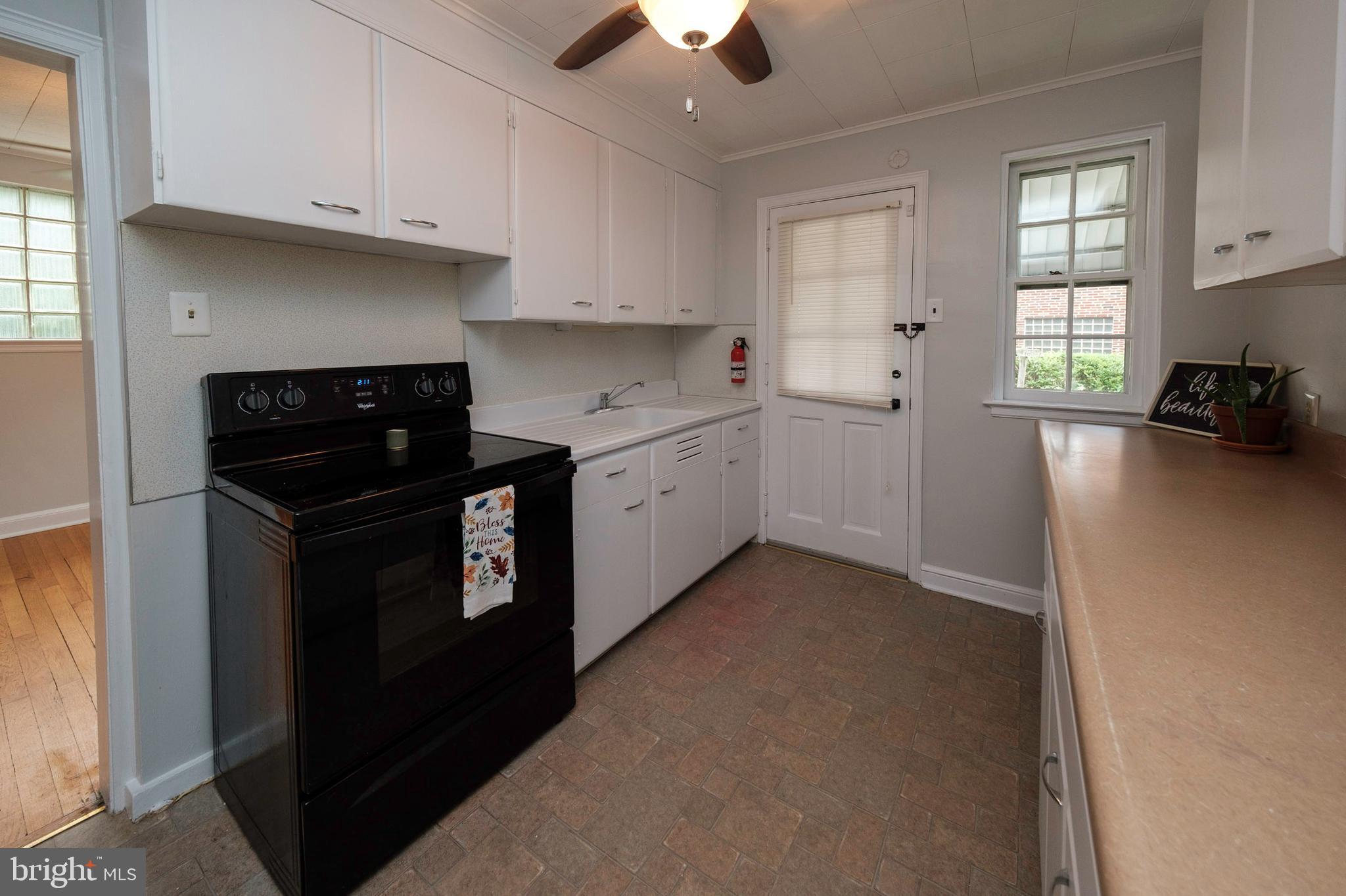 27 Kenhorst Boulevard Reading, PA 19607 - Photo 11 of 21 Gallery Image 11