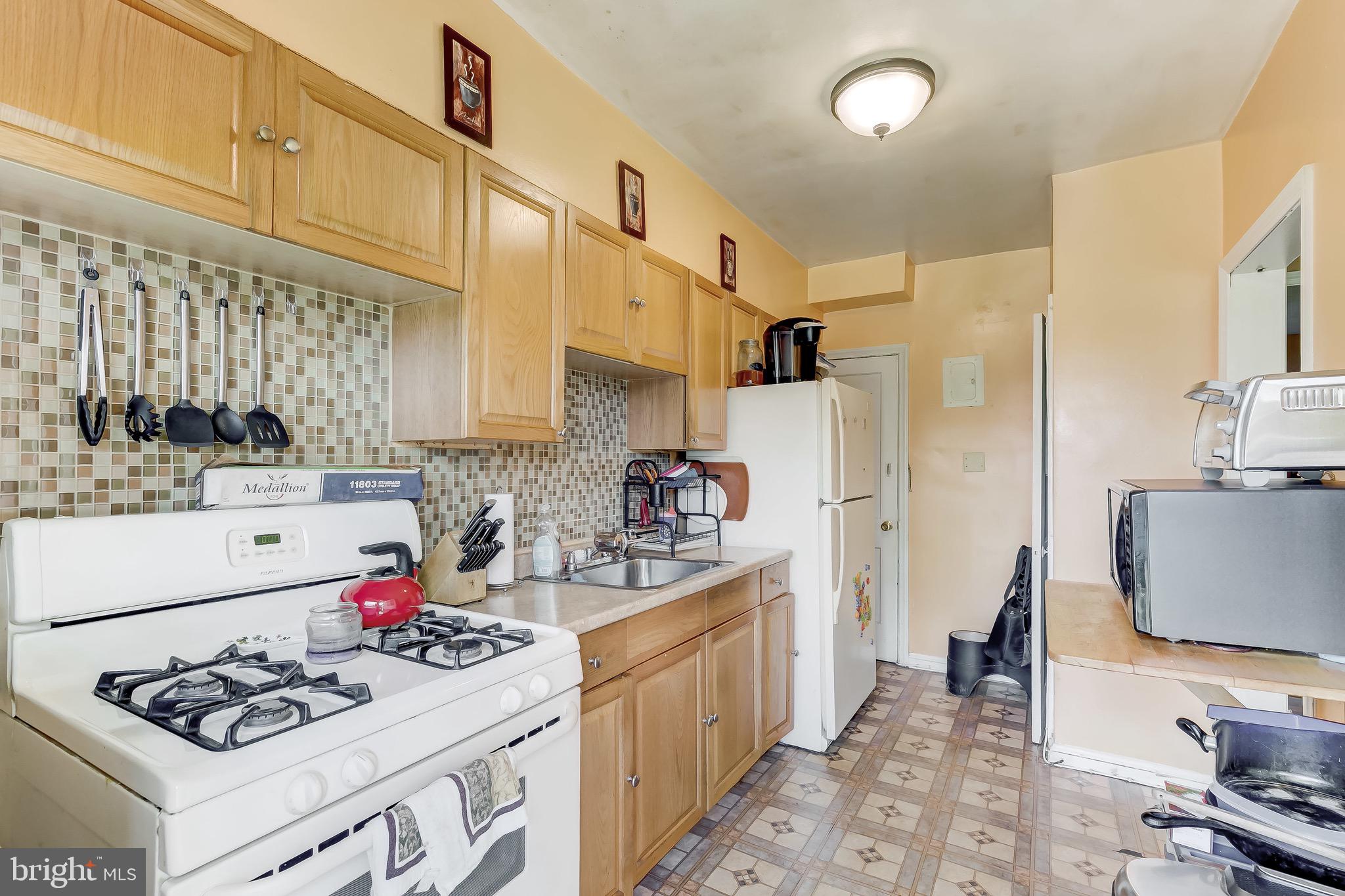 1302 Silverthorne Road Baltimore, MD 21239 - Photo 12 of 26 Kitchen