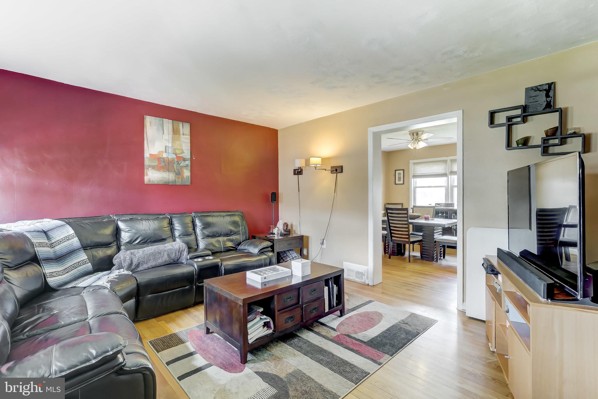 1302 Silverthorne Road Baltimore, MD 21239 - Photo 4 of 26 Living Room