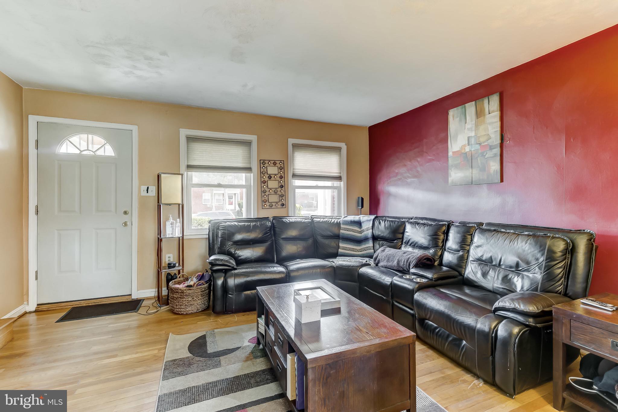 1302 Silverthorne Road Baltimore, MD 21239 - Photo 5 of 26 Living Room