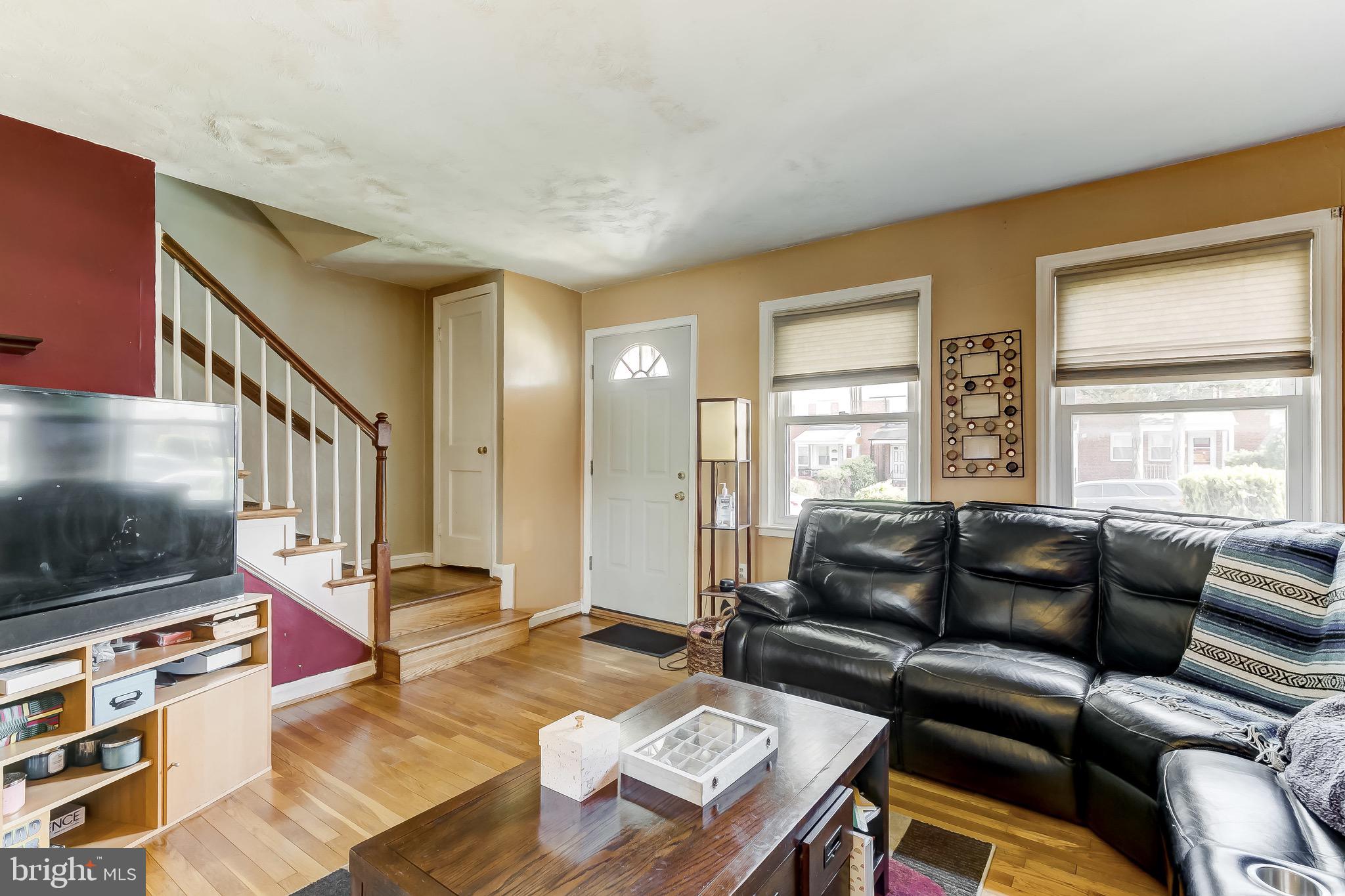 1302 Silverthorne Road Baltimore, MD 21239 - Photo 6 of 26 Living Room