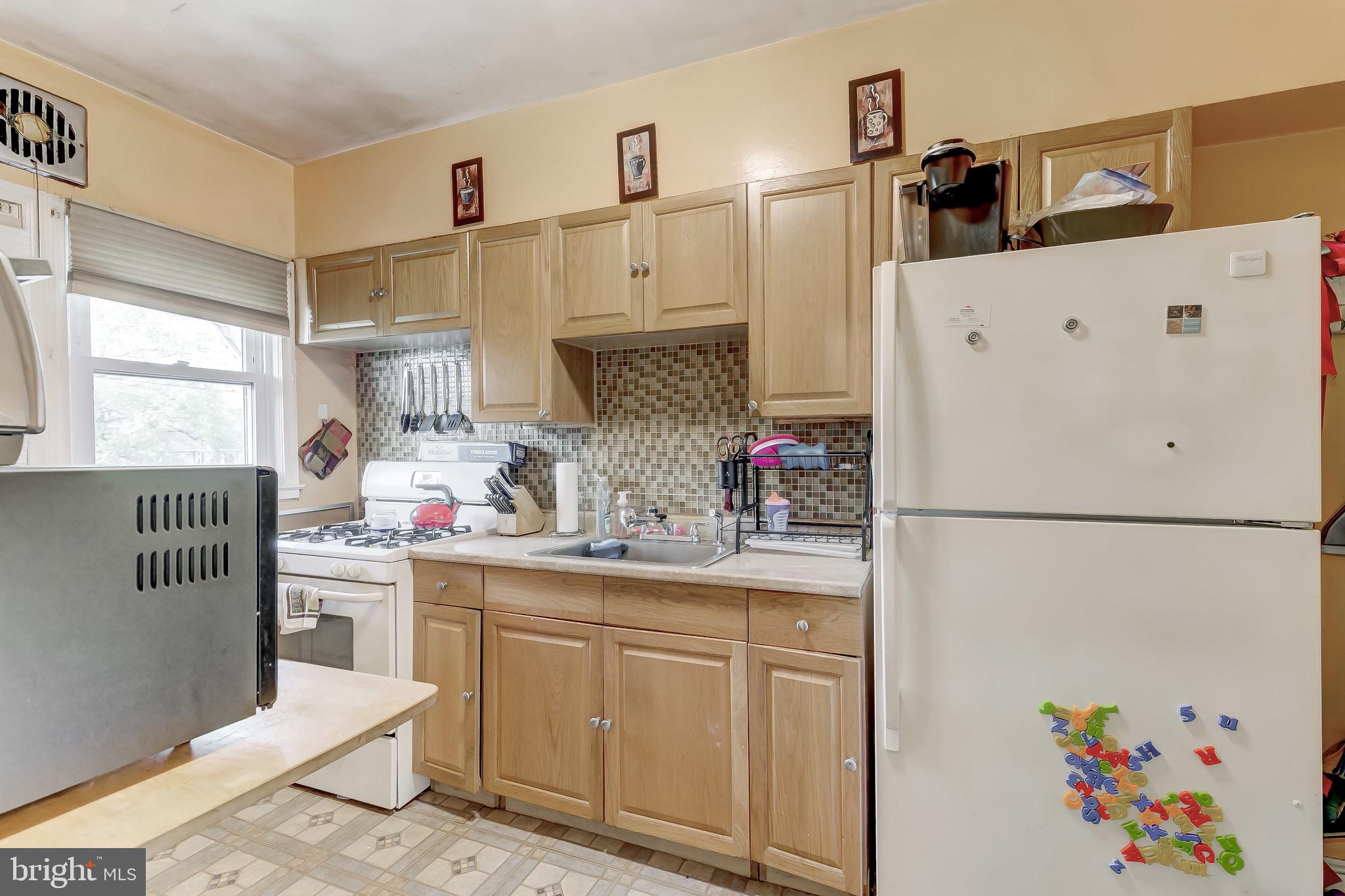 1302 Silverthorne Road Baltimore, MD 21239 - Photo 10 of 26 Kitchen