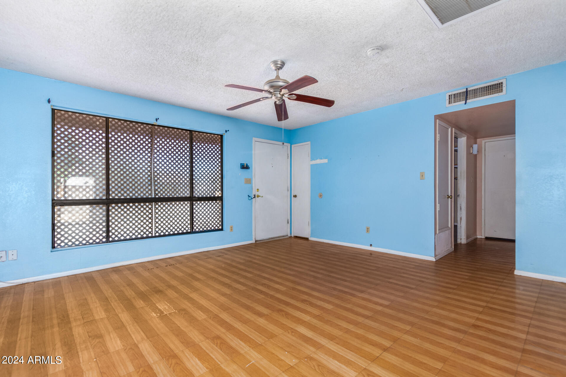 7739 West Cheery Lynn Road Phoenix, AZ 85033 - Photo 5 of 20 09 - Cheery Lynn