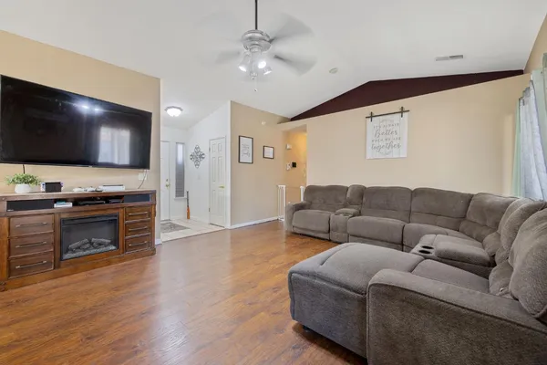 $400,000 | 517 Tucker, Sanger, CA 93657