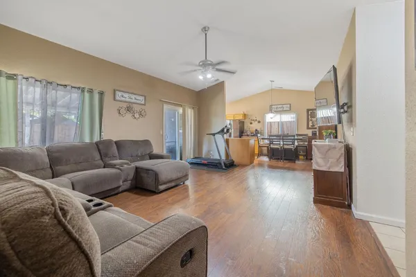 $400,000 | 517 Tucker, Sanger, CA 93657