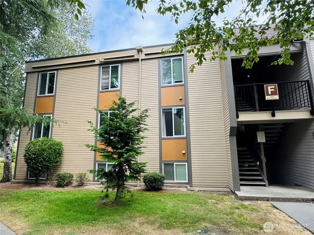 $2,395 | 14620 Northeast 32nd Street, Unit F17, Bellevue, WA 98007