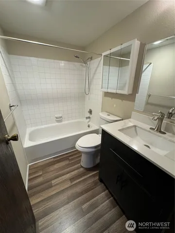 $2,395 | 14620 Northeast 32nd Street, Unit F17, Bellevue, WA 98007