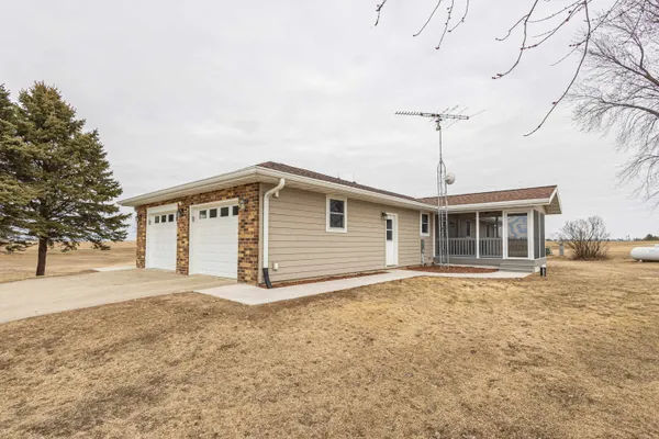 $459,900 | 1021 Fish Lane, Hazel Green, WI 53811