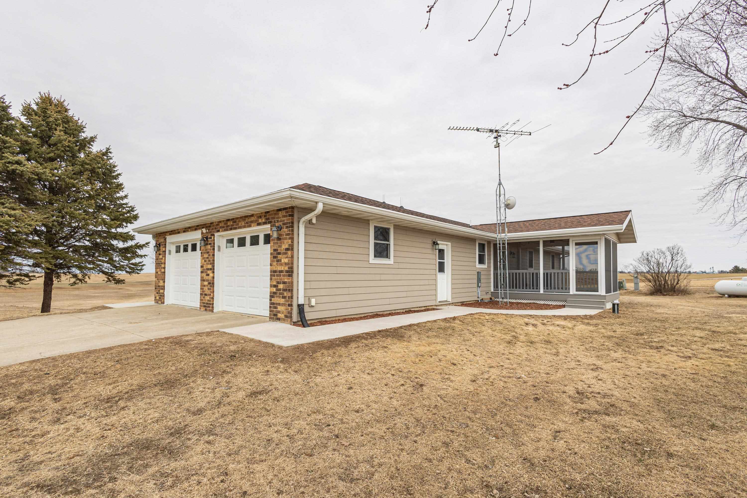 1021 Fish Lane Hazel Green, WI 53811 - Photo 7 of 54