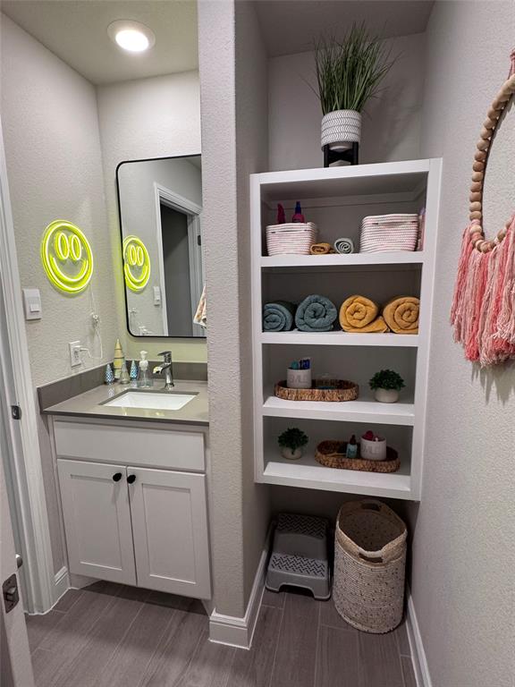 1908 Cookes Lane Cleburne, TX 76033 - Photo 12 of 17 Secondary bathroom