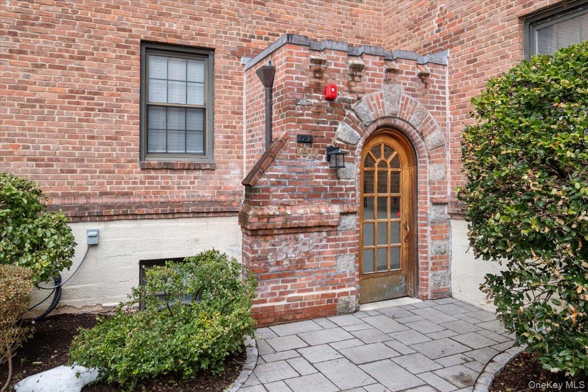 190 Garth Road, Unit 3R Scarsdale, NY 10583 - Photo 2 of 31