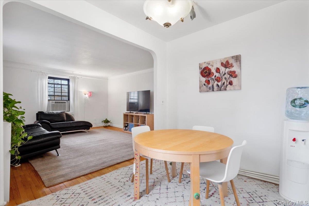 190 Garth Road, Unit 3R Scarsdale, NY 10583 - Photo 10 of 31 a view of a livingroom with furniture