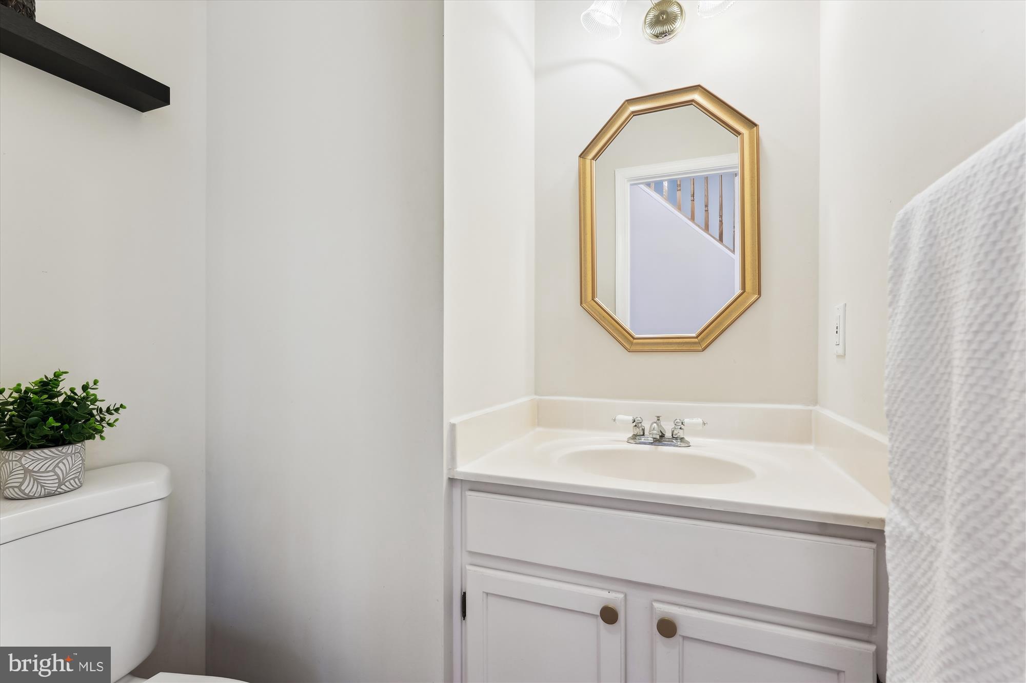 20322 Swallow Point Road Montgomery Village, MD 20886 - Photo 13 of 47 Main level powder room