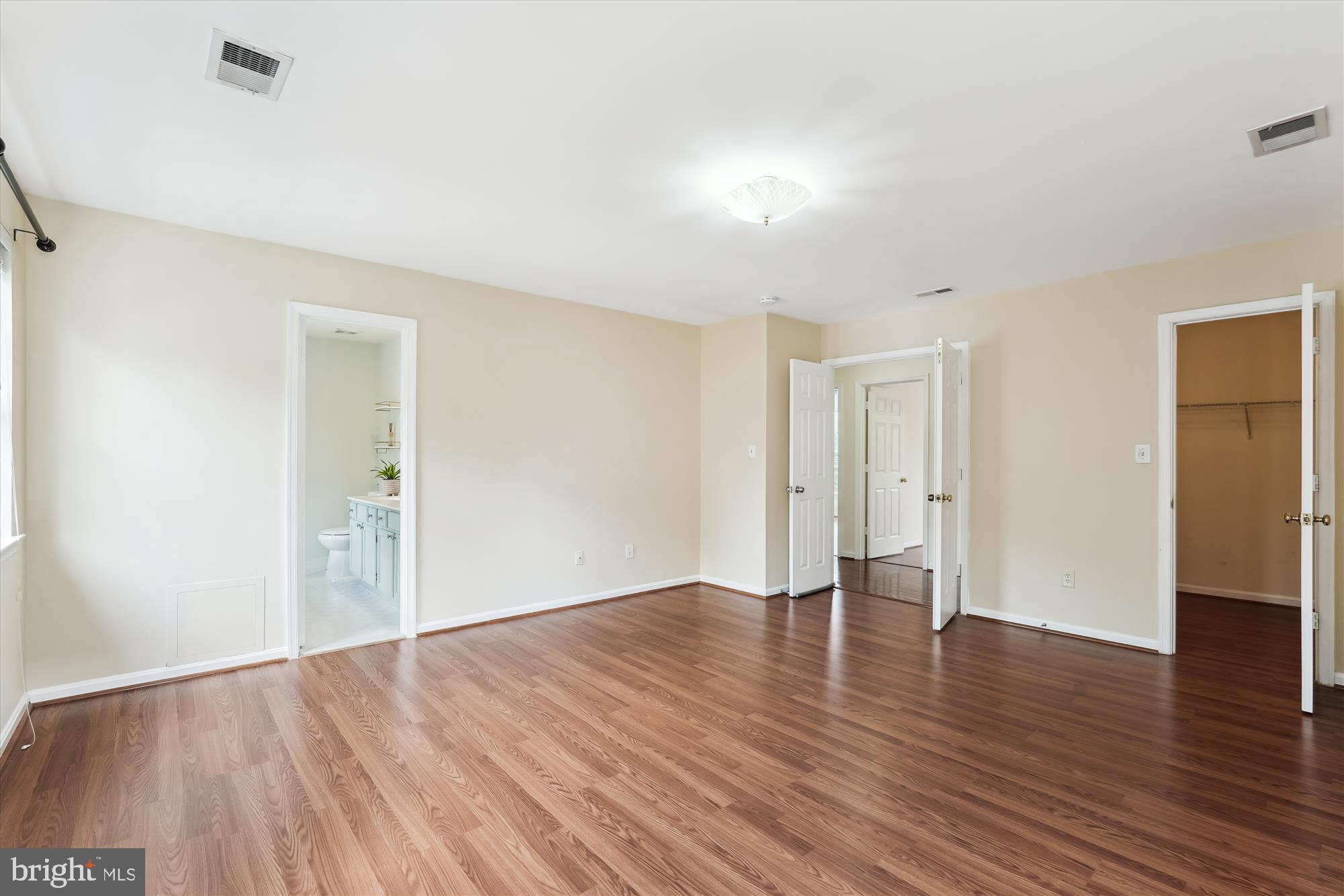 20322 Swallow Point Road Montgomery Village, MD 20886 - Photo 15 of 47 Primary bedroom
