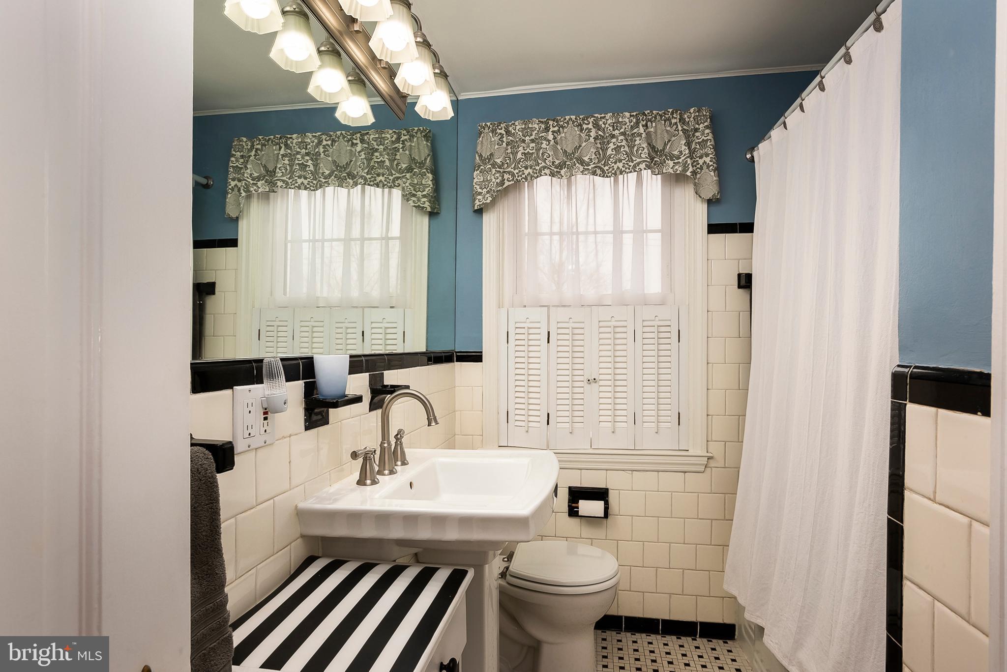 504 Academy Road Catonsville, MD 21228 - Photo 14 of 27 Bathroom