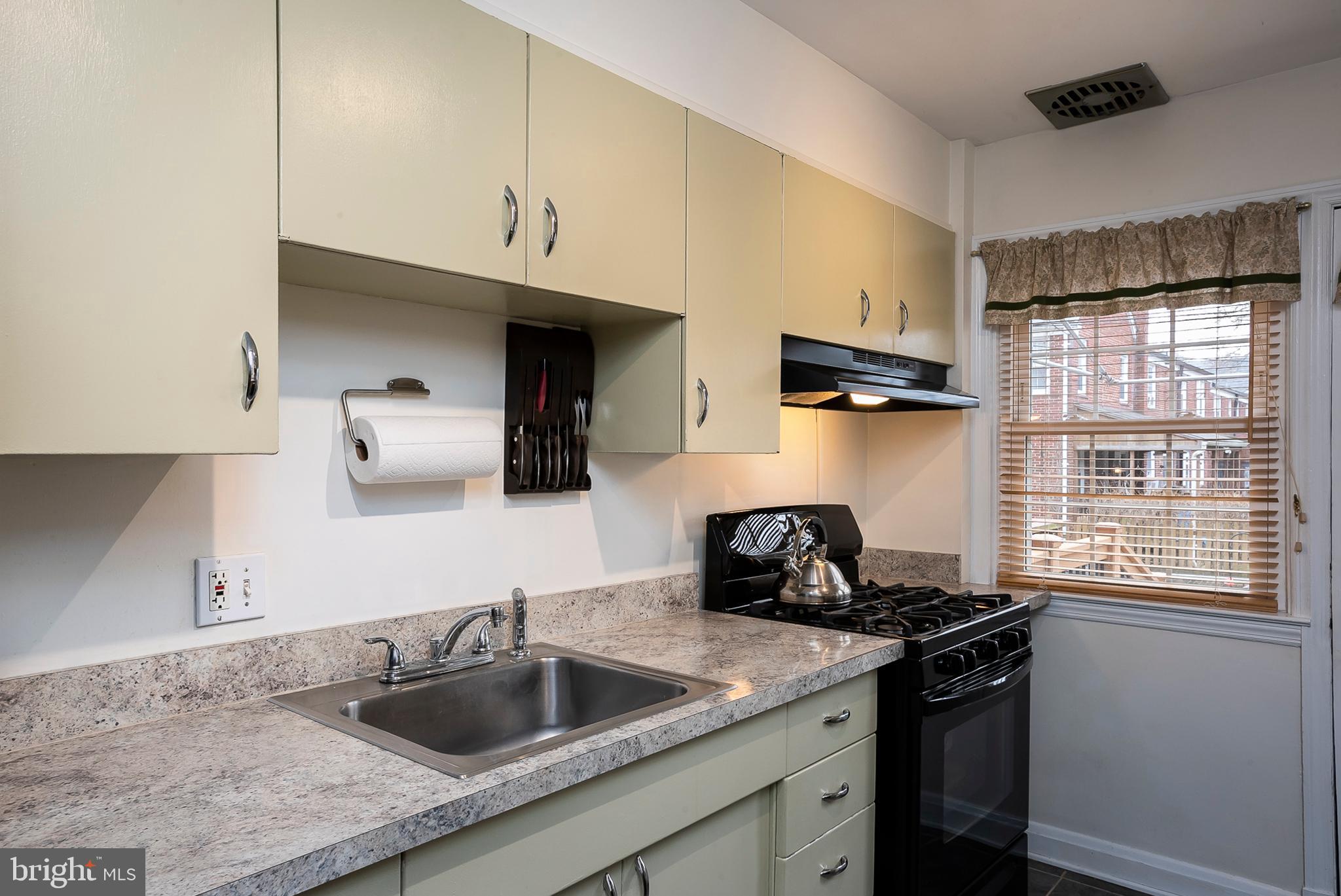 504 Academy Road Catonsville, MD 21228 - Photo 9 of 27 Kitchen