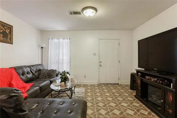 $214,999 | 4715-17 Lynhuber Drive, New Orleans, LA 70126