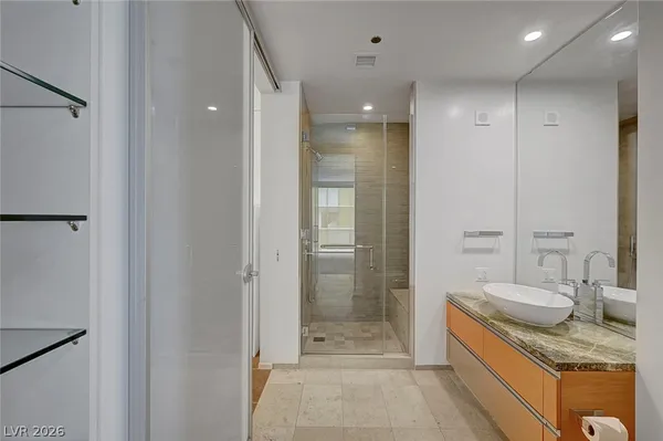 $2,975 | 3722 South Las Vegas Boulevard, Unit 2310, Las Vegas, NV 89158