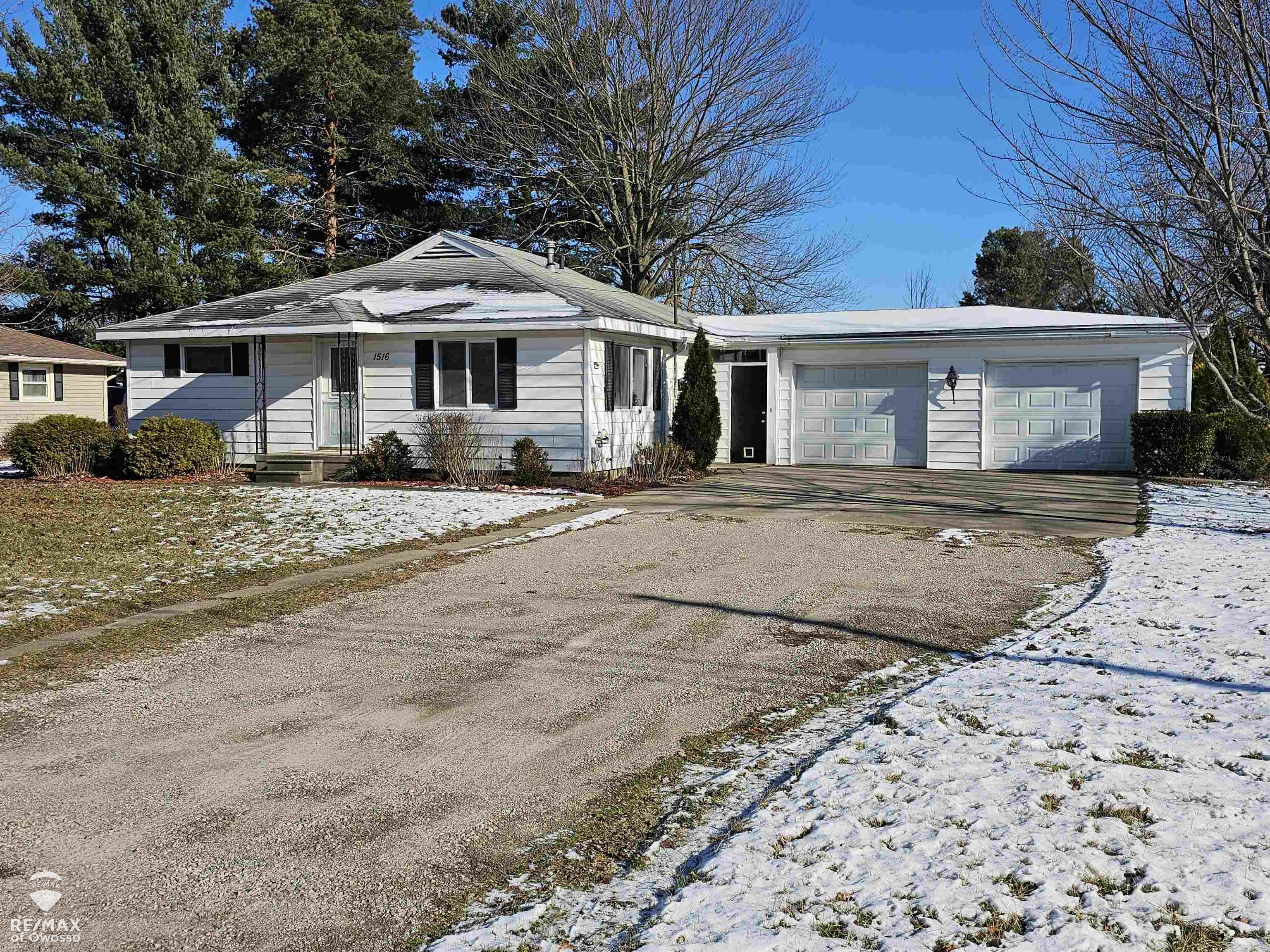 1516 North Hickory Road Owosso, MI 48867 - Photo 1 of 26 Front View