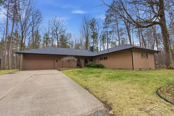 $330,000 | 547 West Peterson Drive, Sanford, MI 48657