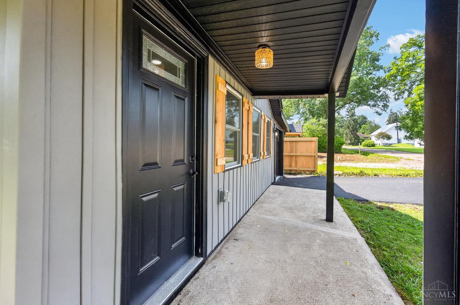 8812 Pine Road Cincinnati, OH 45242 - Photo 4 of 61