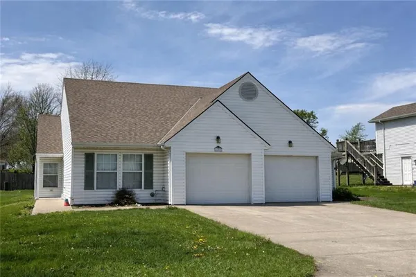 $290,000 | 1103 Carriage Lane, Cameron, MO 64429