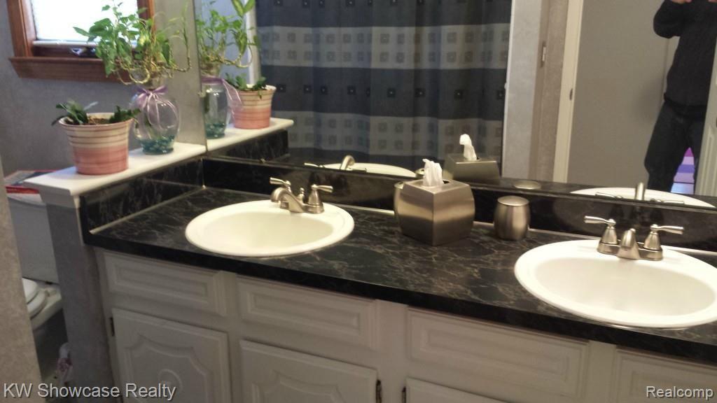42928 Arlington Road Canton, MI 48187 - Photo 23 of 34 20140318_092723.jpg