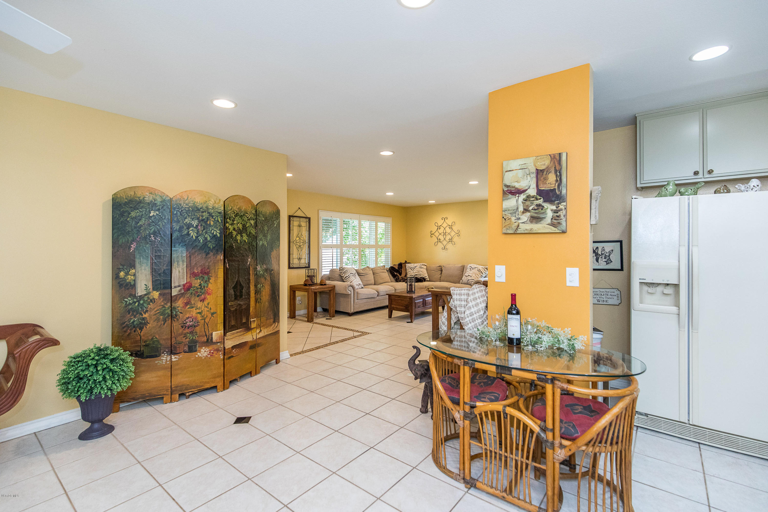 13208 East Quail Summit Road Moorpark, CA 93021 - Photo 11 of 36 a patio with table and chairs