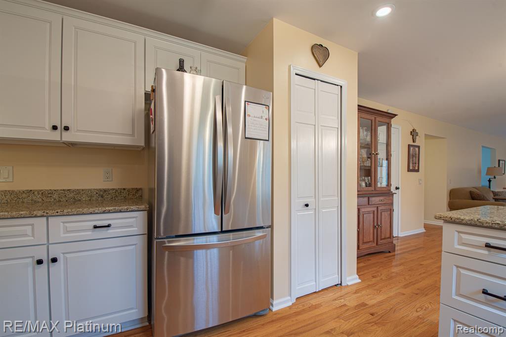 11585 Tipsico Lake Road Fenton, MI 48430 - Photo 9 of 32 Gallery Image 9